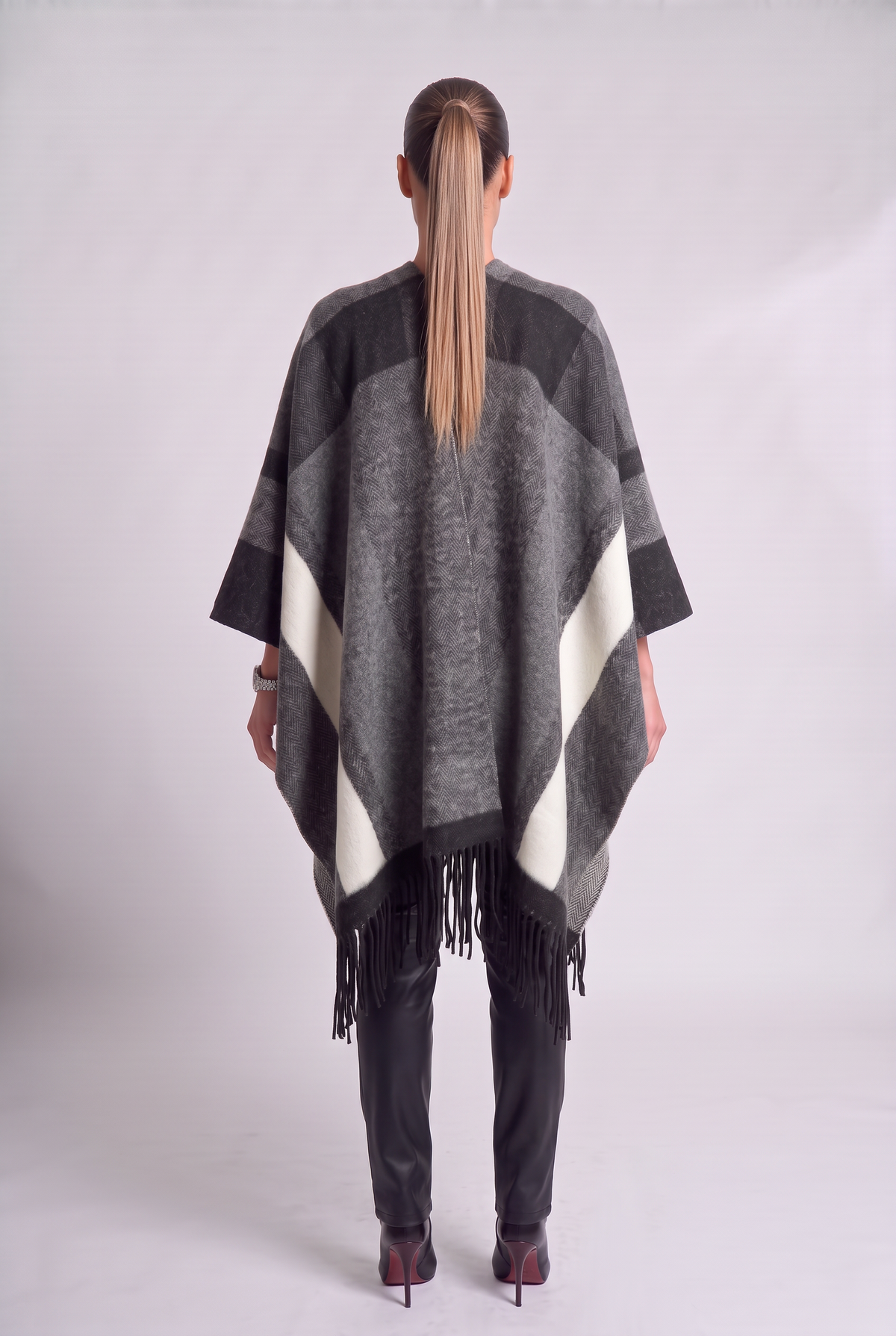 Block Poncho Grey
